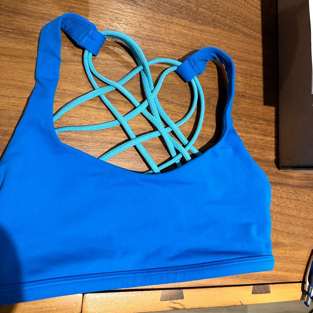 Lululemon Free to Be, Size 2